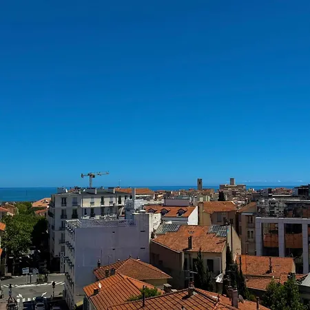 Floor - 4 People - Parking * Antibes