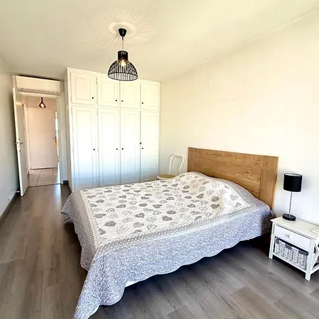 Floor - 4 People - Parking Apartamento