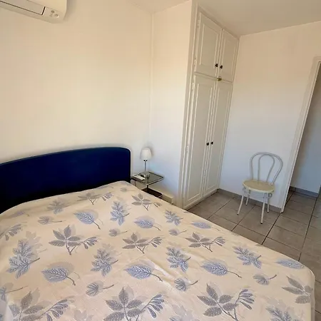 Floor - 4 People - Parking * Antibes